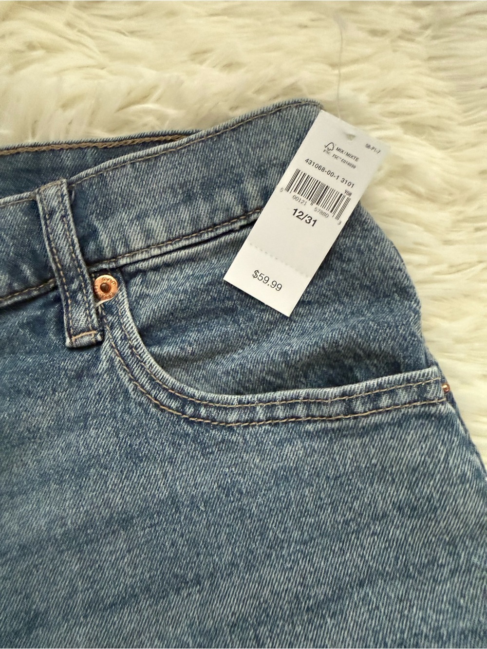 GAP Mid Wash Denim Jean Shorts NWT - Blue Size 12 - Picture 2 of 4